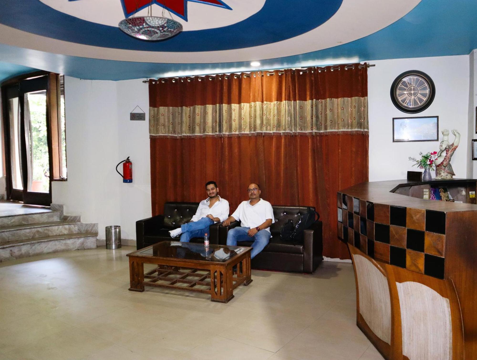 Hotel River Bank Mandi Esterno foto