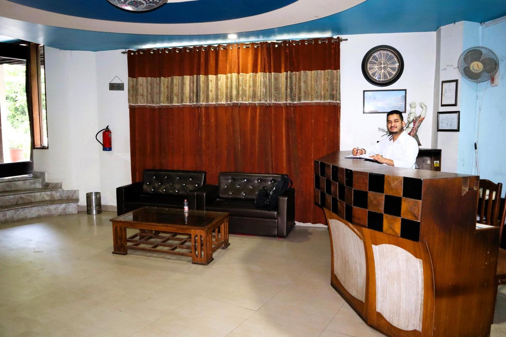 Hotel River Bank Mandi Esterno foto